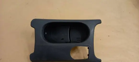 Cup holder front