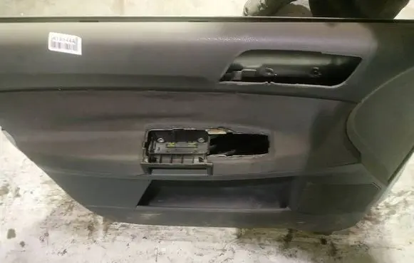 Volkswagen Polo IV 9N3 Front door card panel trim