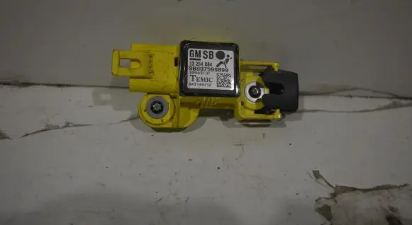 Opel Zafira B Airbag deployment crash/impact sensor 13264084