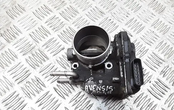Toyota Avensis T270 Throttle valve 261000R020