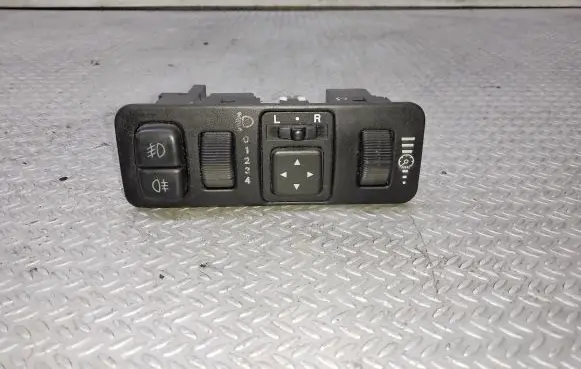Mitsubishi Space Star A set of switches MR740608
