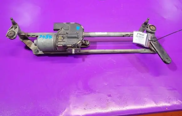 Skoda Octavia Mk2 (1Z) Front wiper linkage and motor