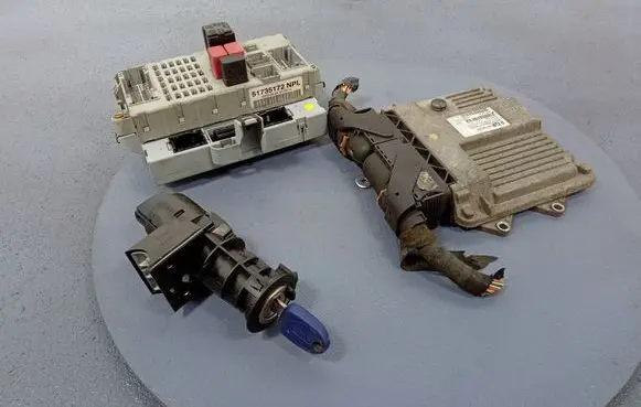 Fiat Punto (188) Engine control unit/module ECU 55192093