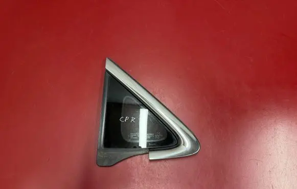 Chrysler Pacifica Front triangle window/glass 68227746AE