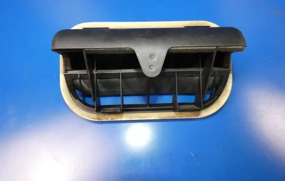Mercedes-Benz B W246 W242 Quarter panel pressure vent A2048300442