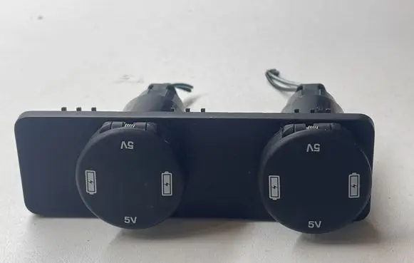 Land Rover Discovery 5 USB socket connector FK7219010AB 20160509