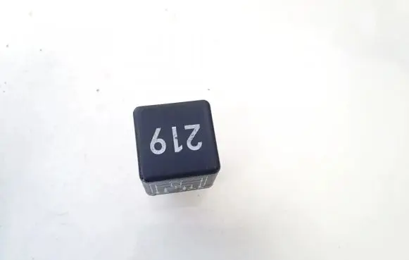Volkswagen PASSAT B5 Other relay 443951253aa 899574