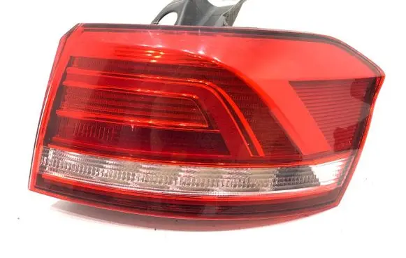 Volkswagen PASSAT B8 Rear/tail lights