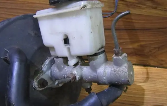 Mazda 323 Master brake cylinder