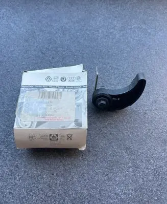 Volkswagen Golf IV Timing belt/chain tensioner 06A115130