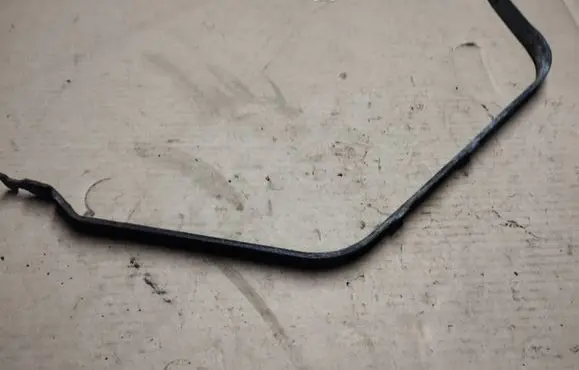 Chrysler Sebring (JS) Fuel tank mounting bracket 