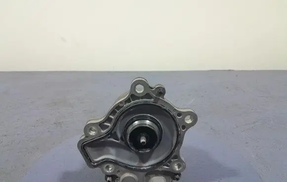 Toyota Auris E180 Water pump 
