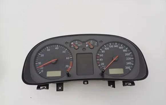 Volkswagen Golf IV Speedometer (instrument cluster) 1J0919880B