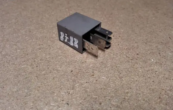 Opel Signum Other relay 90414477 12V1016A 57100