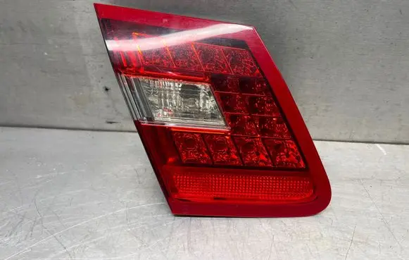 Tailgate rear/tail lights