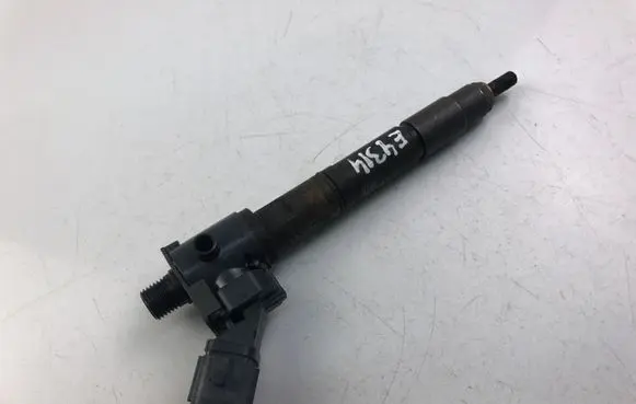 Volvo V70 Fuel injector 31405404