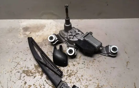 Lexus CT 200H Rear window wiper motor 8513076010 2596002252