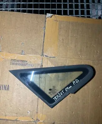 Hyundai Trajet Front triangle window/glass 