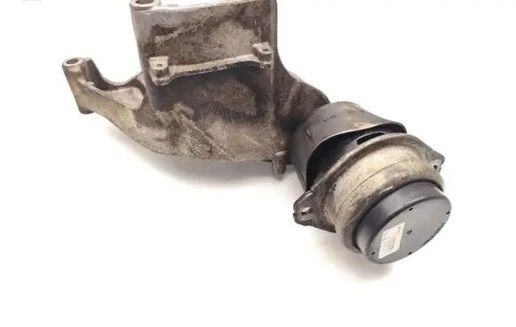 Volkswagen Touareg I Engine mount bracket 070199307B
