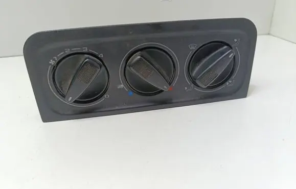Volkswagen Golf III Climate control unit 1H6819075