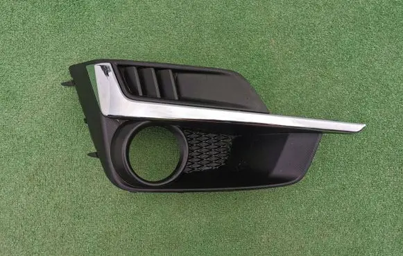 Subaru Impreza III Front bumper lower grill
