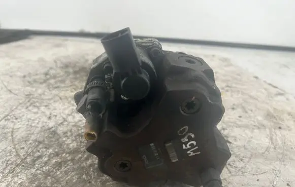 BMW X3 E83 Fuel injection high pressure pump 7788670 0445010045