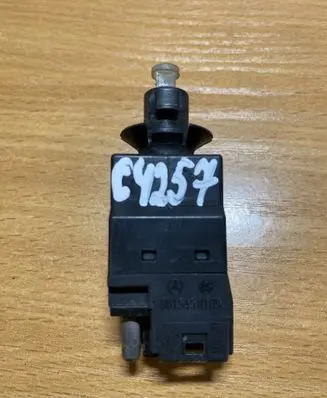 Mercedes-Benz E W210 Brake pedal sensor switch 001545010 C4257