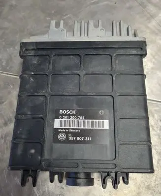 Volkswagen PASSAT B3 Engine control unit/module 0261200754 357907311