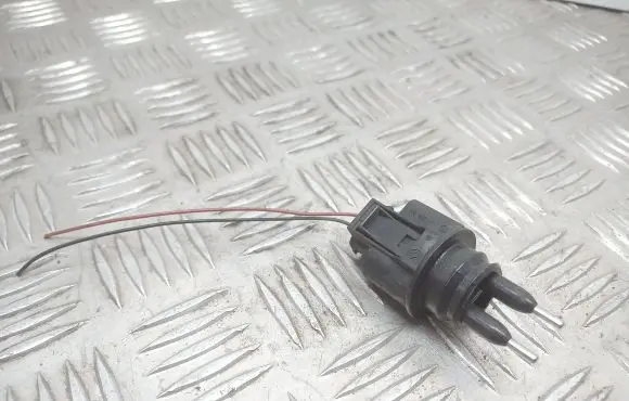 Volkswagen PASSAT B5.5 Windshield washer fluid level sensor 1J0973202