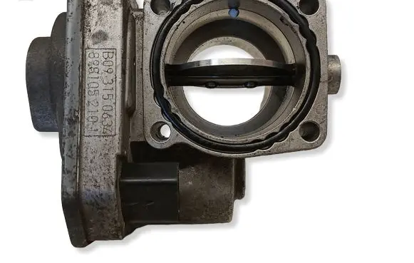 Opel Astra J Throttle valve 8981052101 B093150634