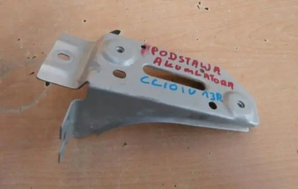 Renault Clio IV Radiator mount bracket