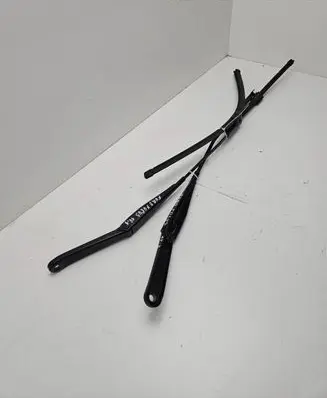 Ford Focus Front wiper blade arm 4M5117526