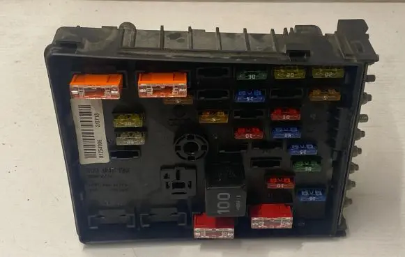 Volkswagen PASSAT B6 Fuse box set 3C0937125 63592777