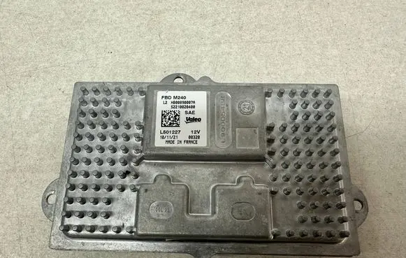 Peugeot 508 LED ballast control module L90005488 HB00890007A S2210020400