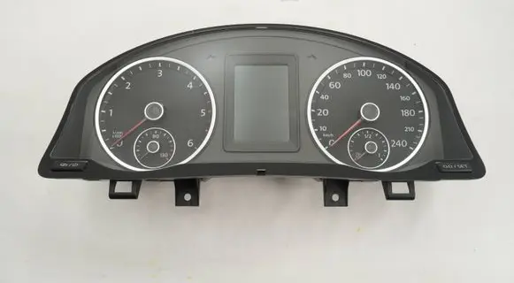 Volkswagen Tiguan Speedometer (instrument cluster) 5N0920873A