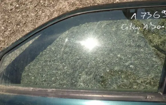 Citroen Xsara Front door window glass four-door