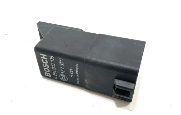 Volkswagen Golf VI Glow plug pre-heat relay 0281003038 038907281