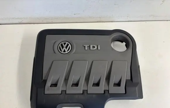 Volkswagen Tiguan Engine cover (trim) 03L103925