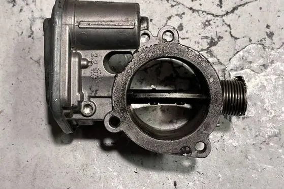 BMW 1 E81 E87 Throttle valve 7804373 B81091176 780437301