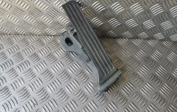 Volkswagen PASSAT B6 Accelerator throttle pedal 1K1721503L