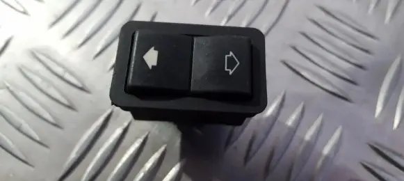 BMW 5 E39 Electric window control switch 8368932