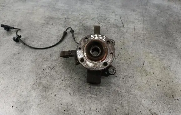 Renault Clio III Front wheel hub spindle knuckle 
