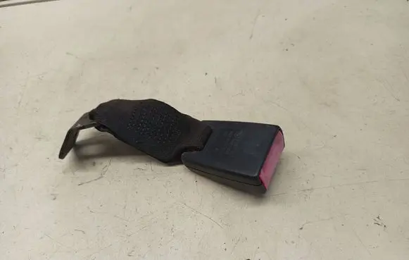 BMW 1 E81 E87 Rear seatbelt buckle 7069967 603853900D 14012006