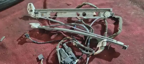 Renault Captur Front door manual window regulator 8200772515
