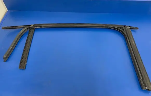 Tesla Model X Rubber seal rear door 103227700D 1032277000