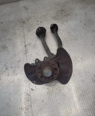 Mercedes-Benz E A207 Front wheel hub