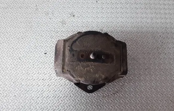 Mitsubishi Pajero Engine mount bracket