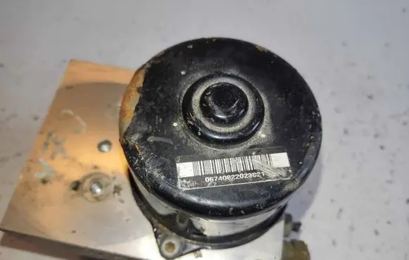 Volvo V70 ABS Pump 10092504033 8671224