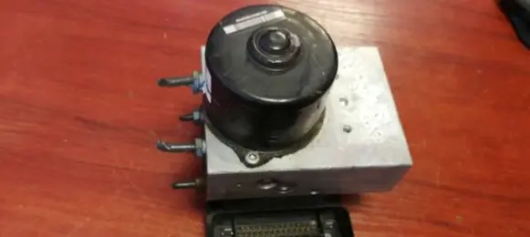 Mercedes-Benz C W203 ABS Pump A2095452932
