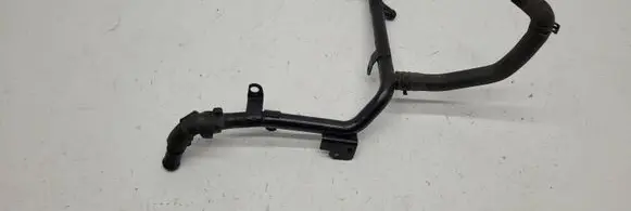 Volkswagen PASSAT B6 Engine coolant pipe/hose 038121065